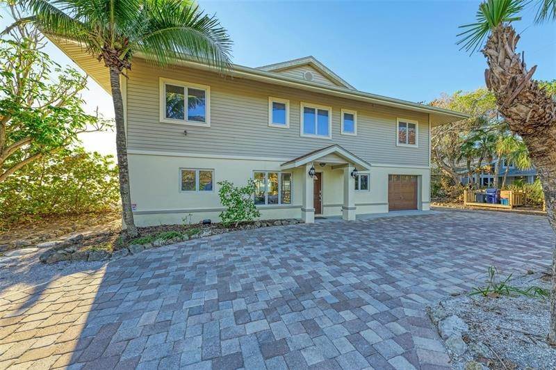 7. Single Family Homes for Sale at 6118 GNARLED OAK DRIVE Englewood, Florida 34223 United States