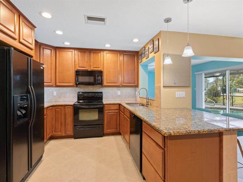 12. Single Family Homes for Sale at 7326 19TH AVENUE Bradenton, Florida 34209 United States