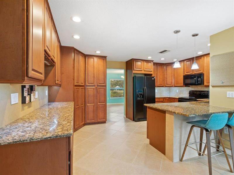 11. Single Family Homes for Sale at 7326 19TH AVENUE Bradenton, Florida 34209 United States