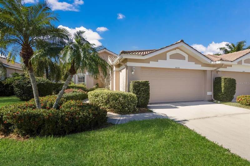 2. Single Family Homes for Sale at 9539 FOREST HILLS CIRCLE Sarasota, Florida 34238 United States