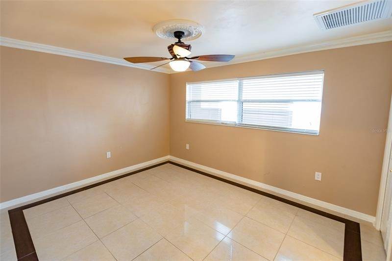 11. Single Family Homes for Sale at 3691 CENTER CIRCLE Largo, Florida 33774 United States