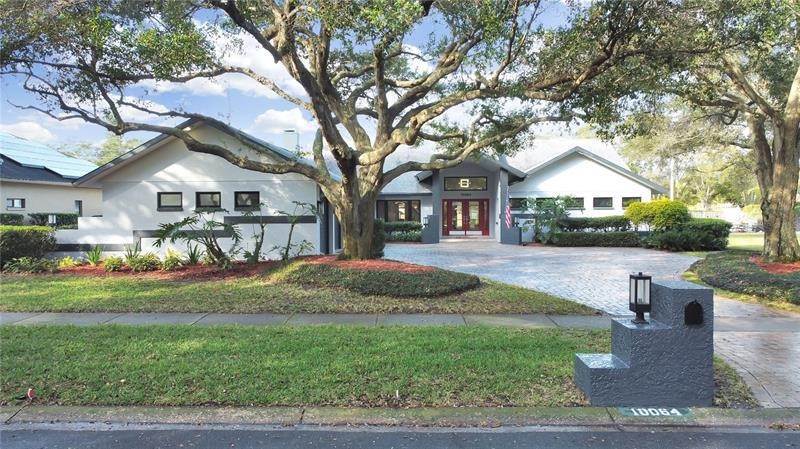 3. Single Family Homes for Sale at 10064 OAKS LANE Seminole, Florida 33772 United States