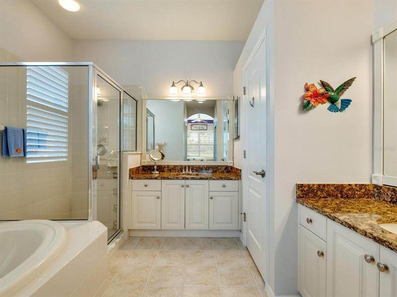 20. Single Family Homes for Sale at 1633 SAN SILVESTRO DRIVE Venice, Florida 34285 United States