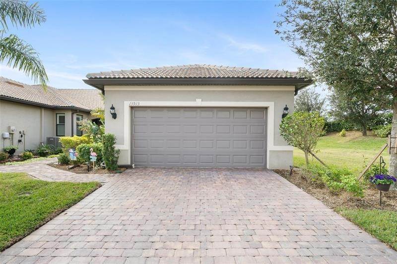 4. Single Family Homes for Sale at 13913 ALAFAYA STREET Venice, Florida 34293 United States