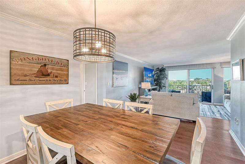 14. Single Family Homes for Sale at 2301 GULF OF MEXICO DRIVE 55N Longboat Key, Florida 34228 United States