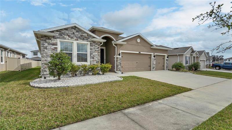 6. Single Family Homes for Sale at 11024 LAXER CAY LOOP San Antonio, Florida 33576 United States