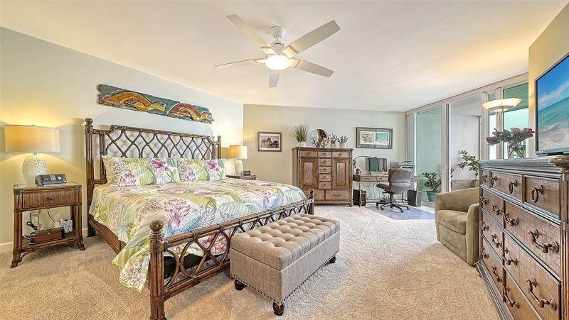 5. Single Family Homes for Sale at 988 BLVD OF THE ARTS 1014 Sarasota, Florida 34236 United States