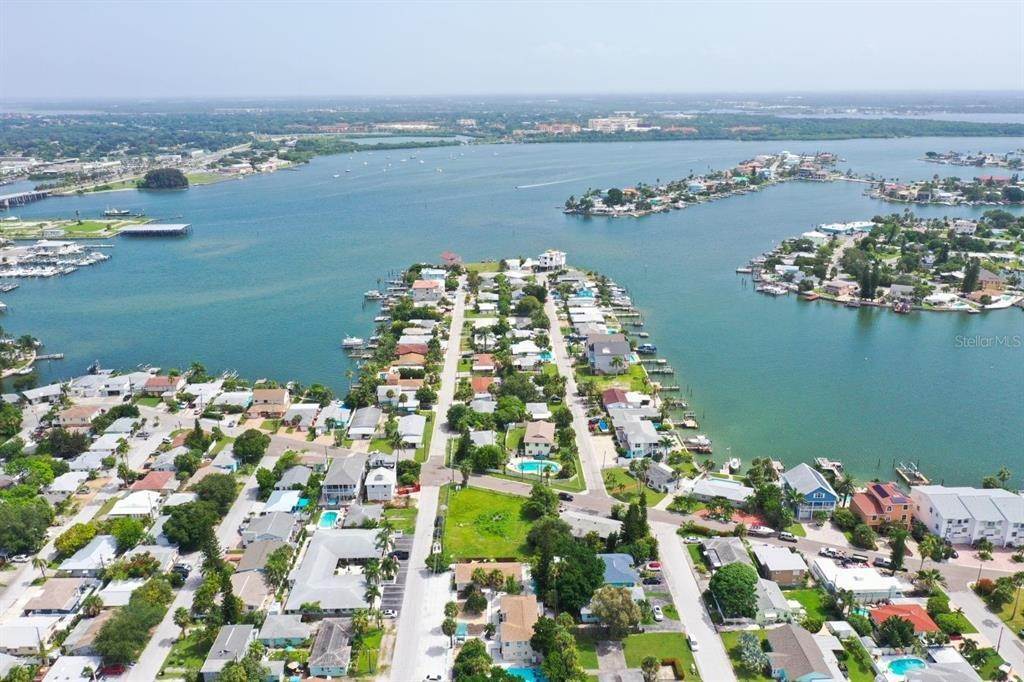 15. Single Family Homes for Sale at 187 145TH AVENUE 3 Madeira Beach, Florida 33708 United States