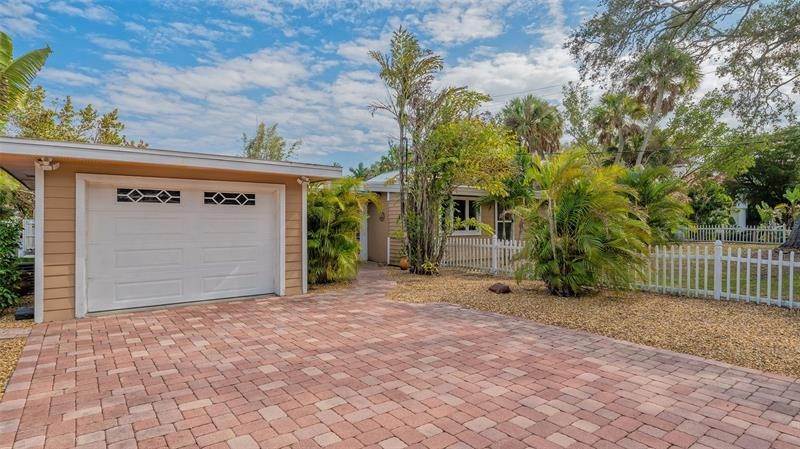 Single Family Homes for Sale at 4725 GLEASON AVENUE Siesta Key, Florida 34242 United States