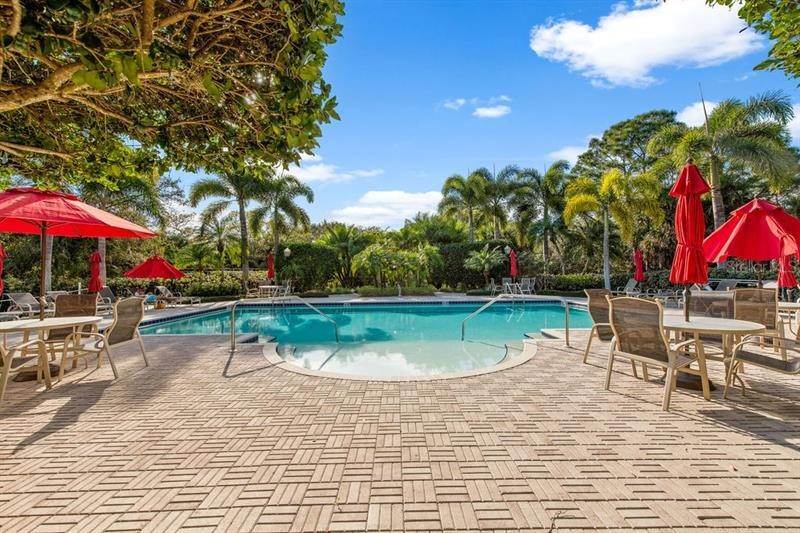 2. Single Family Homes for Sale at 7462 BOTANICA PARKWAY Sarasota, Florida 34238 United States