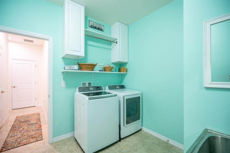 19. Single Family Homes for Sale at 426 BAHAMA GRANDE BOULEVARD Apollo Beach, Florida 33572 United States