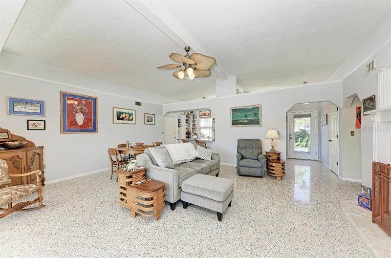 7. Single Family Homes for Sale at 521 74TH STREET Holmes Beach, Florida 34217 United States