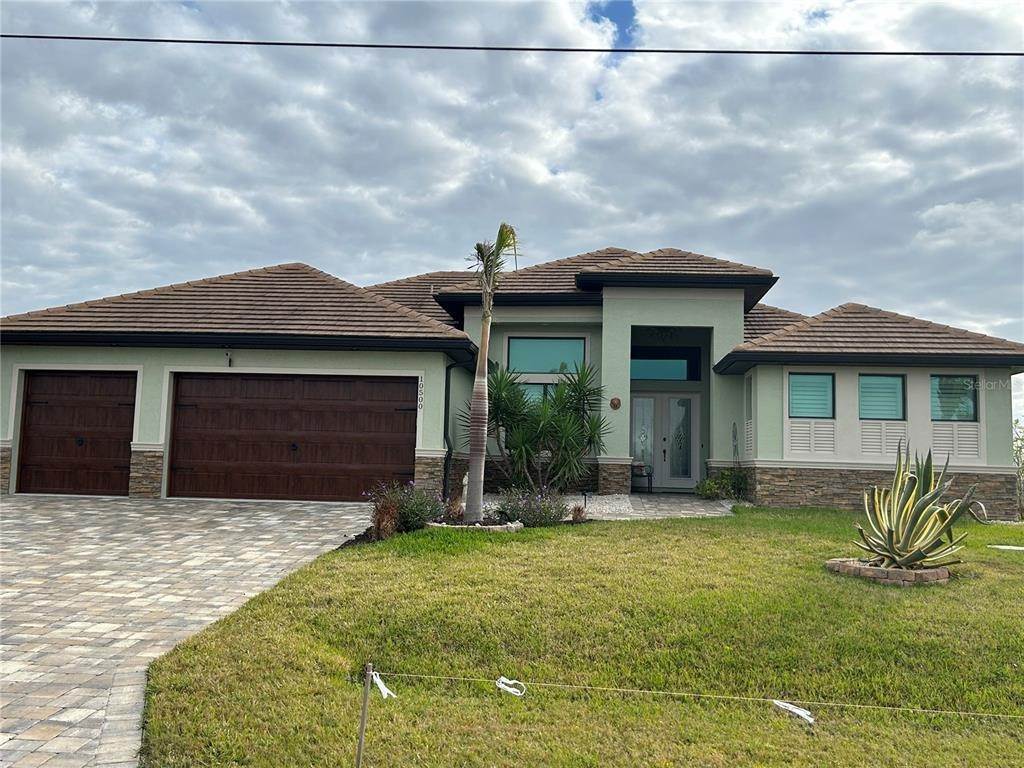 13. Single Family Homes for Sale at 17216 Gulfspray CIRCLE Port Charlotte, Florida 33948 United States