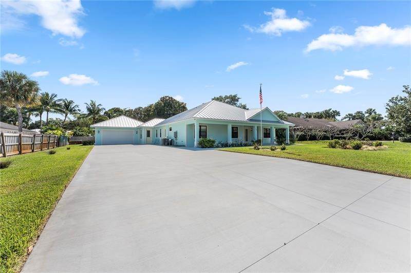 Single Family Homes for Sale at 13 PERRIWINKLE CRESCENT Sewalls Point, Florida 34996 United States