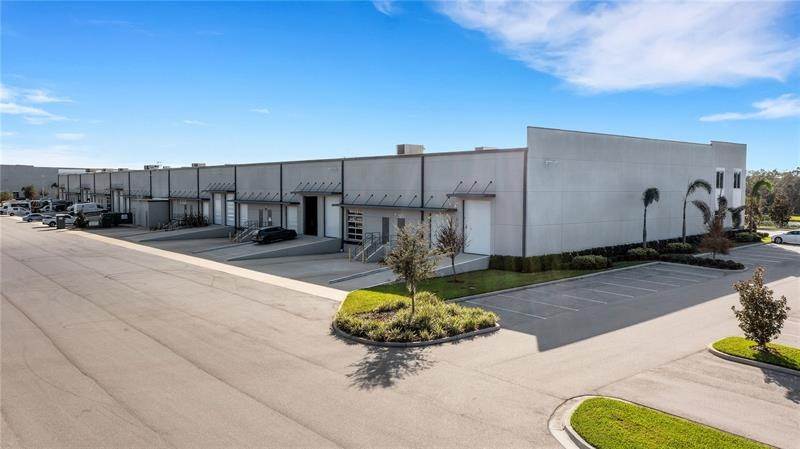 4. Commercial for Sale at 3025 LAKEWOOD RANCH BOULEVARD 104/105 Bradenton, Florida 34211 United States