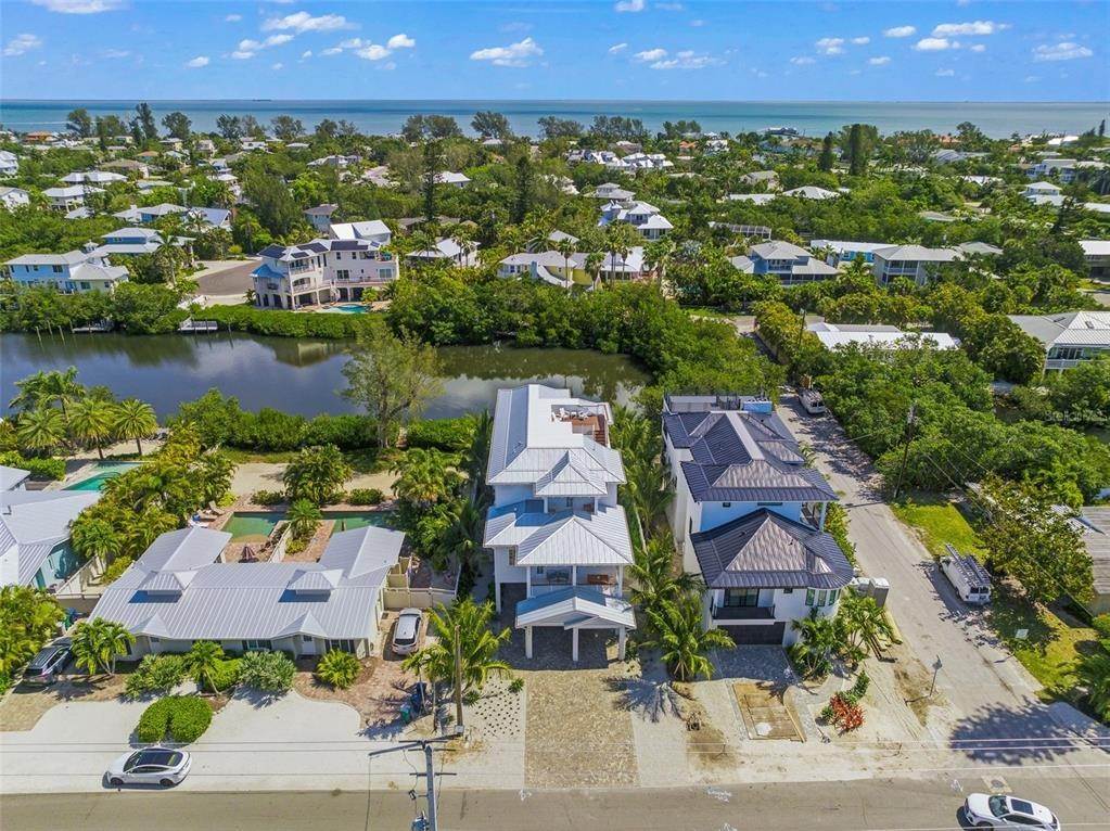 9. Single Family Homes for Sale at 404 N SHORE DRIVE Anna Maria, Florida 34216 United States
