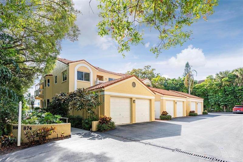 3. Single Family Homes for Sale at 866 HUDSON AVENUE 866 Sarasota, Florida 34236 United States