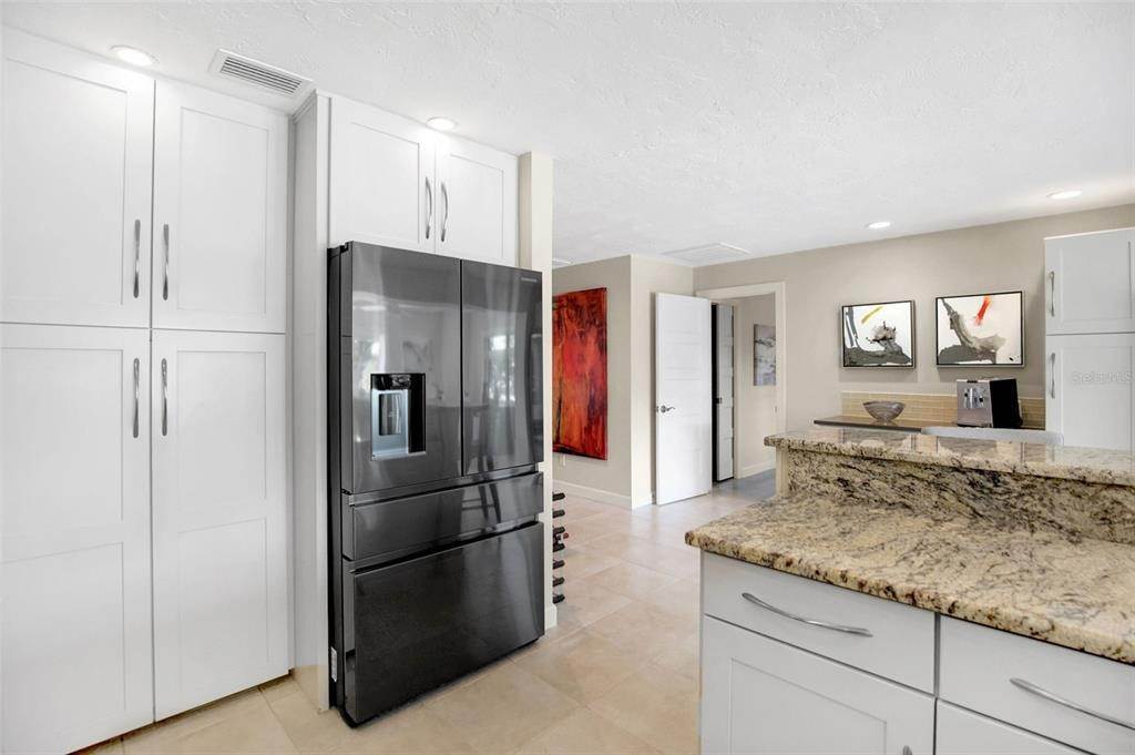 12. Single Family Homes for Sale at 2018 MASSACHUSETTS AVENUE St. Petersburg, Florida 33703 United States
