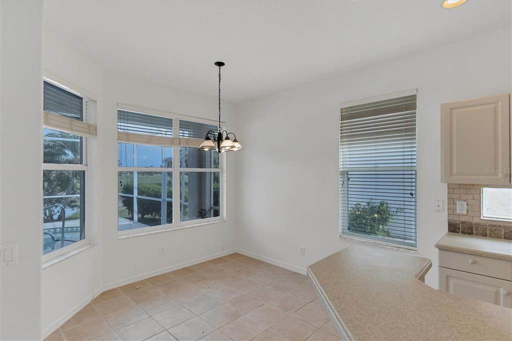 12. Single Family Homes for Sale at 724 BACK NINE DRIVE Venice, Florida 34285 United States