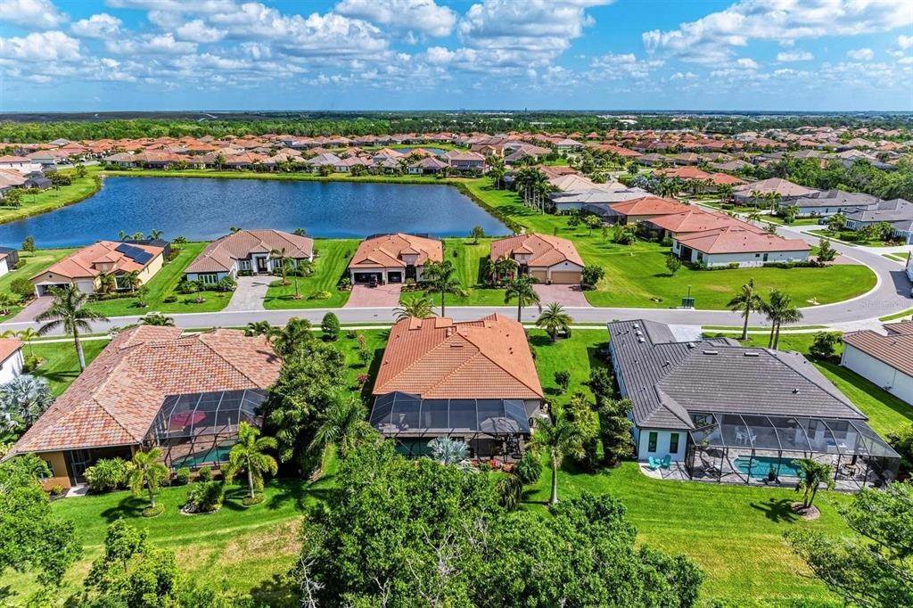 5. Single Family Homes for Sale at 9822 CARNOUSTIE PLACE Bradenton, Florida 34211 United States