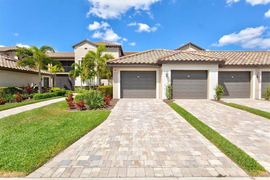 4. Single Family Homes for Sale at 5684 PALMER CIRCLE 104 Lakewood Ranch, Florida 34211 United States