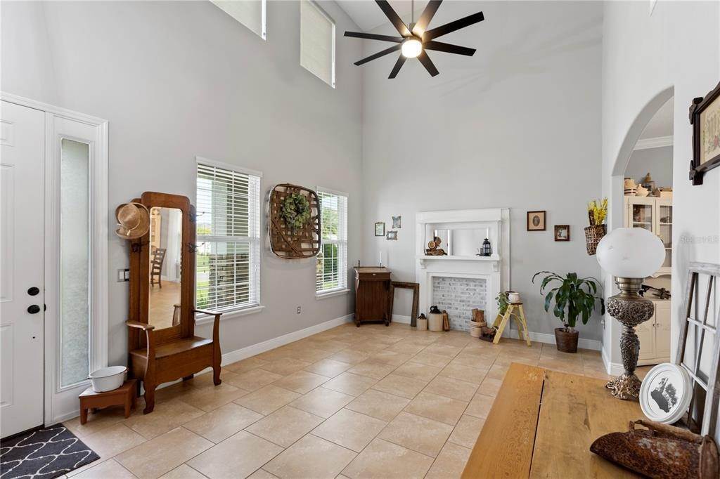 6. Single Family Homes for Sale at 627 LAKE COVE POINTE CIRCLE Winter Garden, Florida 34787 United States