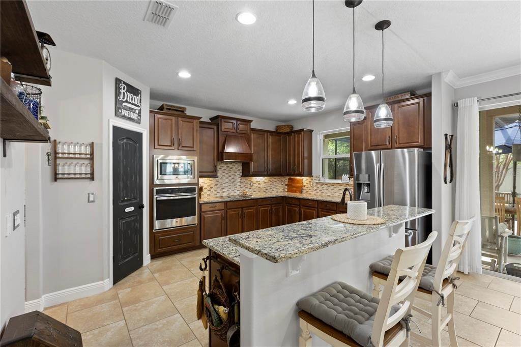 13. Single Family Homes for Sale at 627 LAKE COVE POINTE CIRCLE Winter Garden, Florida 34787 United States