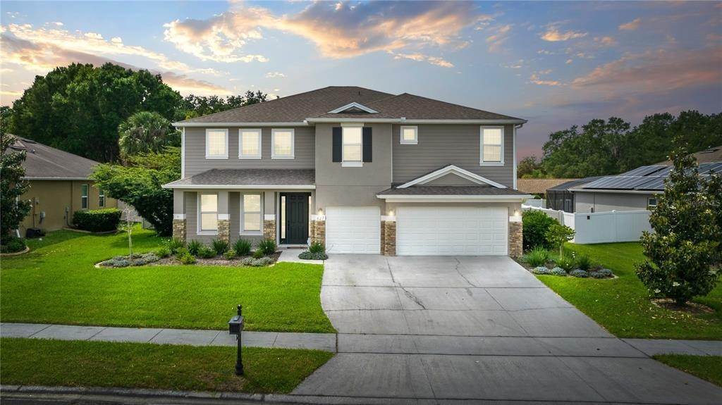 Single Family Homes for Sale at 627 LAKE COVE POINTE CIRCLE Winter Garden, Florida 34787 United States