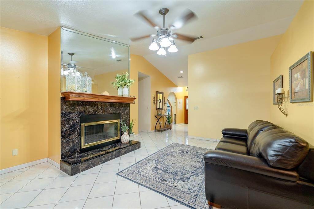 19. Single Family Homes for Sale at 6762 HEATHER ROAD Orlando, Florida 32807 United States