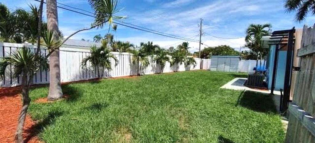 20. Single Family Homes for Sale at 1029 SE 14TH STREET Deerfield Beach, Florida 33441 United States
