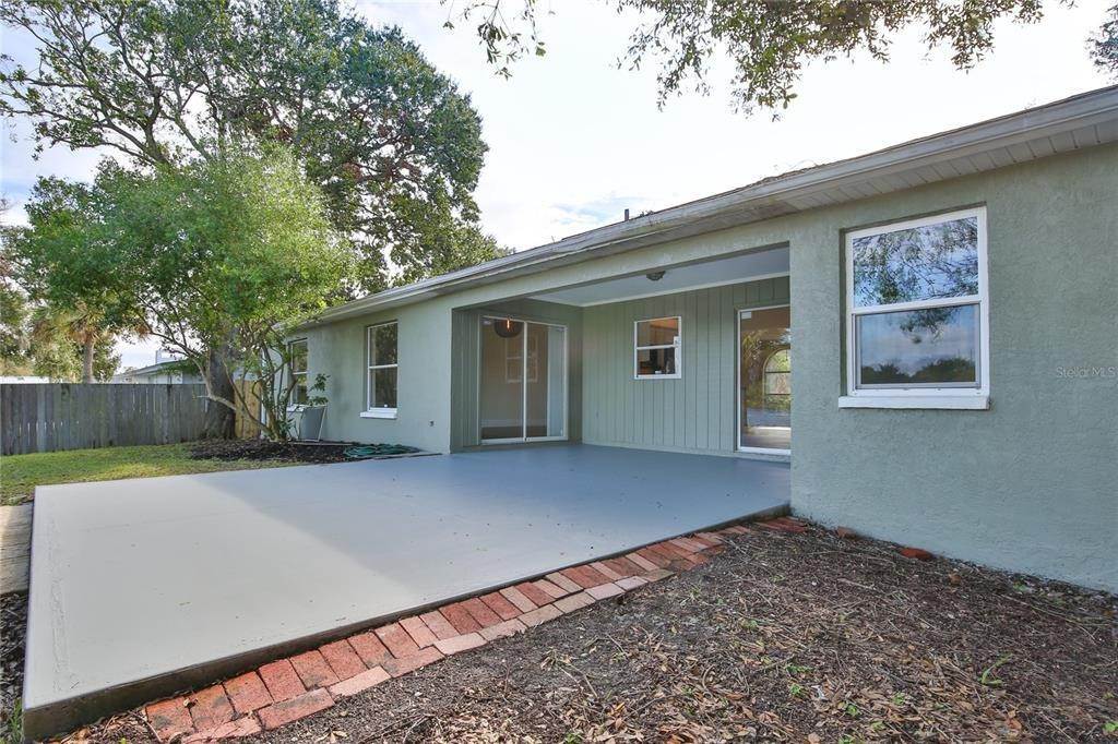 7. Single Family Homes for Sale at 3005 YORKTOWN STREET Sarasota, Florida 34231 United States
