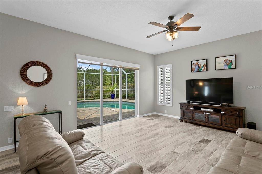 15. Single Family Homes for Sale at 18106 REGENTS SQUARE DRIVE Tampa, Florida 33647 United States
