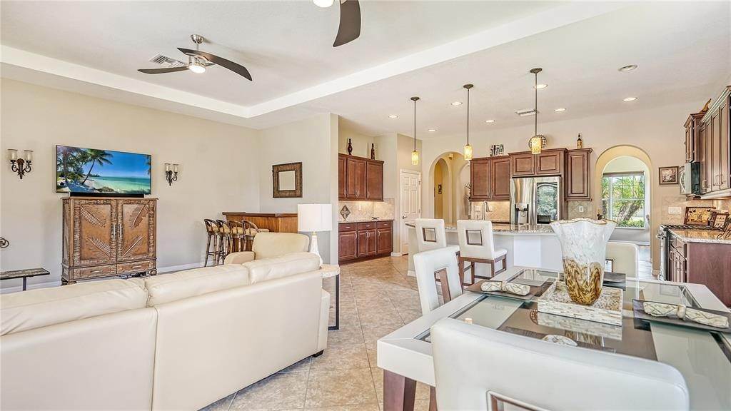 15. Single Family Homes for Sale at 415 PADOVA WAY North Venice, Florida 34275 United States