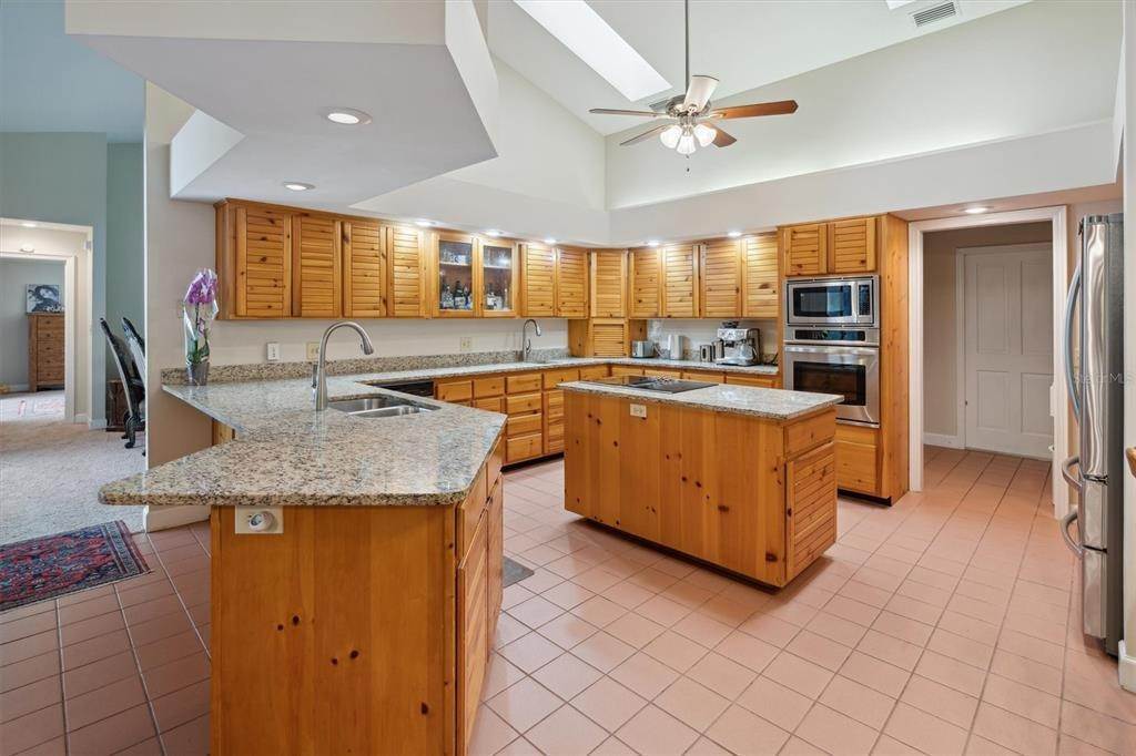 20. Single Family Homes for Sale at 8515 SW 23RD PLACE Gainesville, Florida 32607 United States