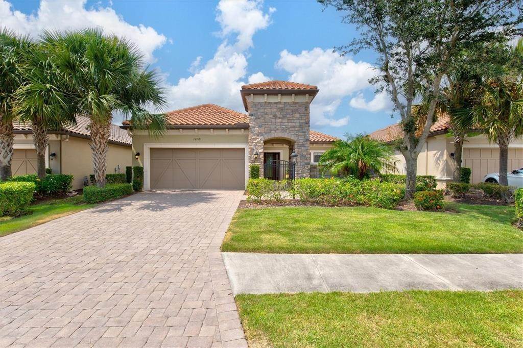 7. Single Family Homes for Sale at 13219 PALERMO DRIVE Bradenton, Florida 34211 United States