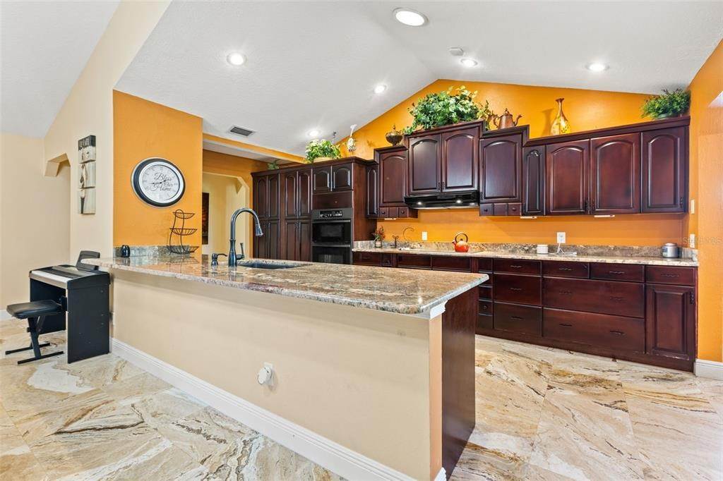 7. Single Family Homes for Sale at 2604 ROYAL LIVERPOOL DRIVE Tarpon Springs, Florida 34688 United States