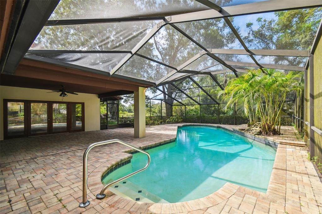 12. Single Family Homes for Sale at 14043 SHADY SHORES DRIVE Tampa, Florida 33613 United States