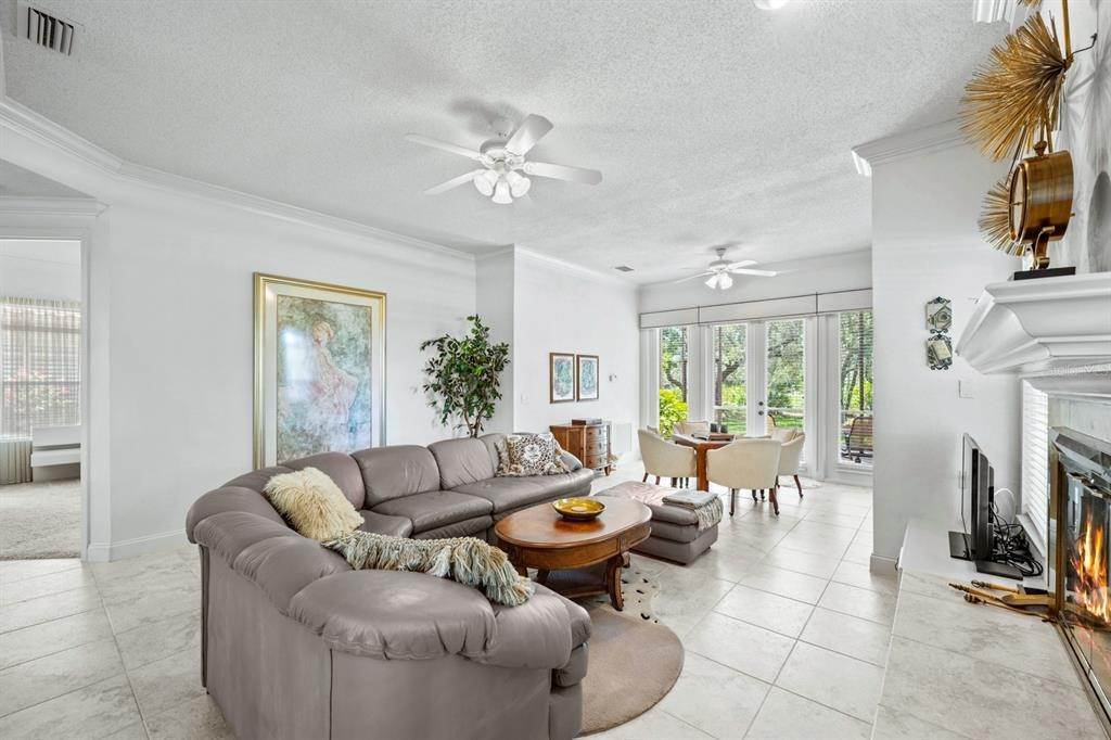 16. Single Family Homes for Sale at 2 MONTERREY DRIVE Palm Coast, Florida 32137 United States