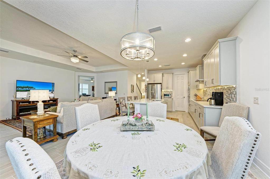 15. Single Family Homes for Sale at 928 WHIMBREL RUN Bradenton, Florida 34212 United States