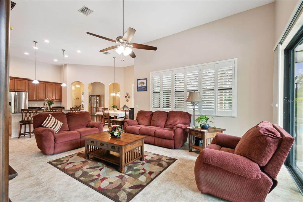 20. Single Family Homes for Sale at 11822 GILMERTON DRIVE Riverview, Florida 33579 United States