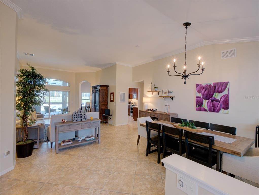 7. Single Family Homes for Sale at 7984 BRIDGESTONE Drive Orlando, Florida 32835 United States