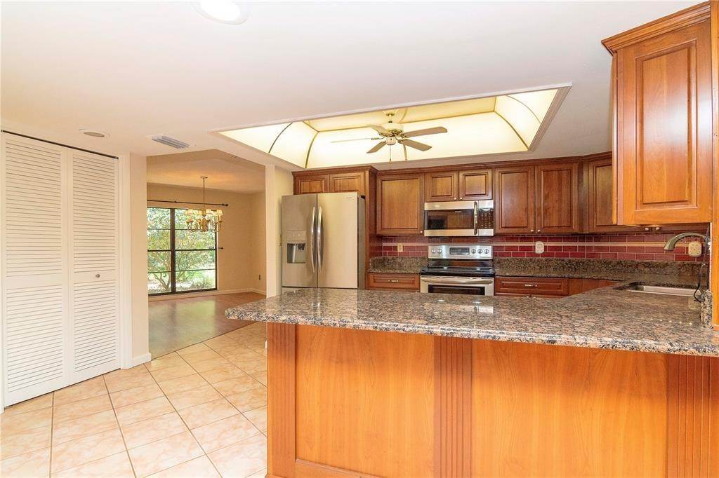 12. Single Family Homes for Sale at 2501 REGAL OAKS LANE Lutz, Florida 33559 United States