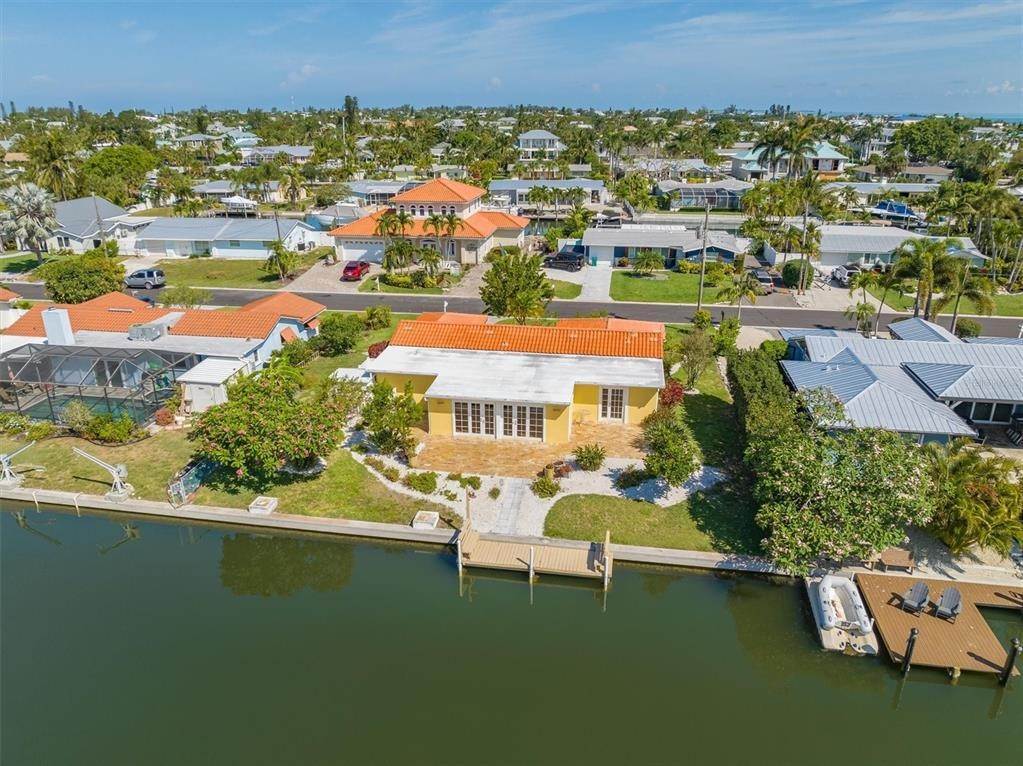 3. Single Family Homes for Sale at 515 70TH STREET Holmes Beach, Florida 34217 United States