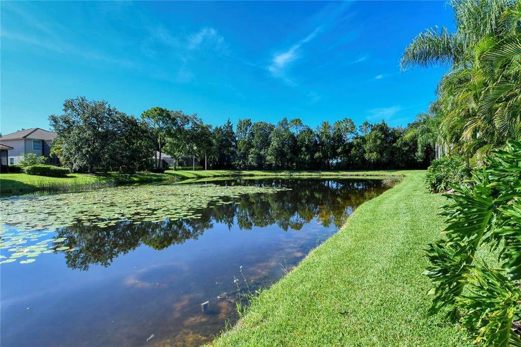 16. Single Family Homes for Sale at 6729 PEBBLE BEACH WAY Lakewood Ranch, Florida 34202 United States