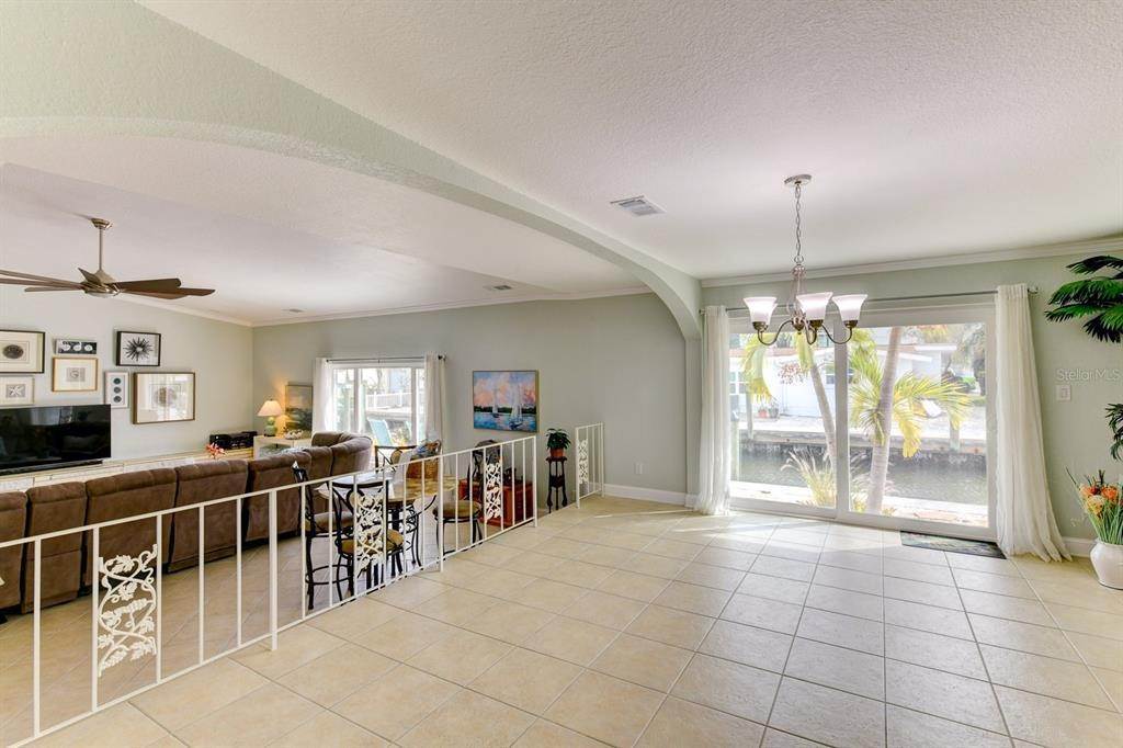 16. Single Family Homes for Sale at 690 JUNGLE QUEEN WAY Longboat Key, Florida 34228 United States
