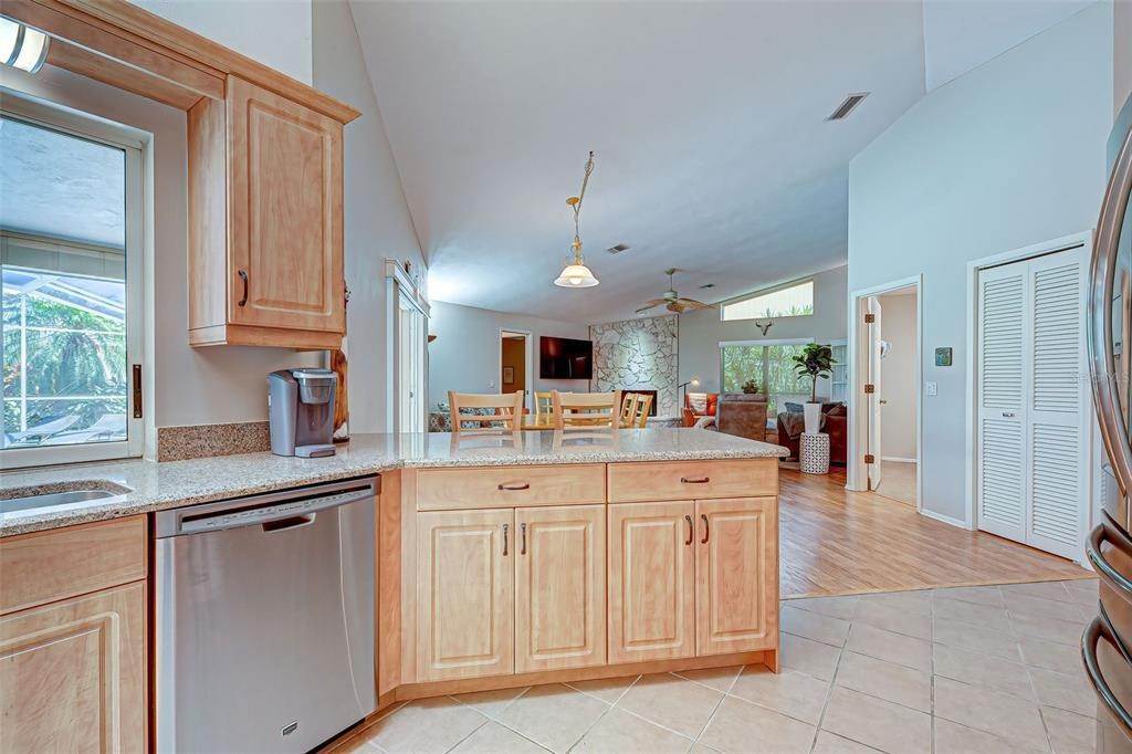 17. Single Family Homes for Sale at 1571 WATERFORD DRIVE Venice, Florida 34292 United States