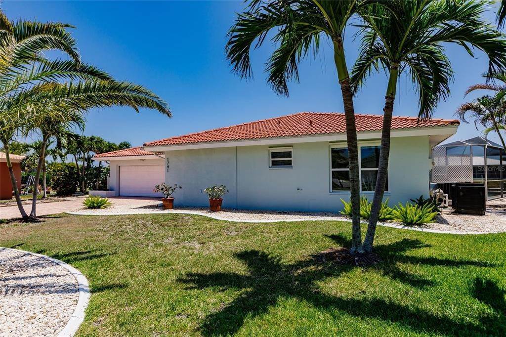 3. Single Family Homes for Sale at 1791 BELLE COURT Punta Gorda, Florida 33950 United States