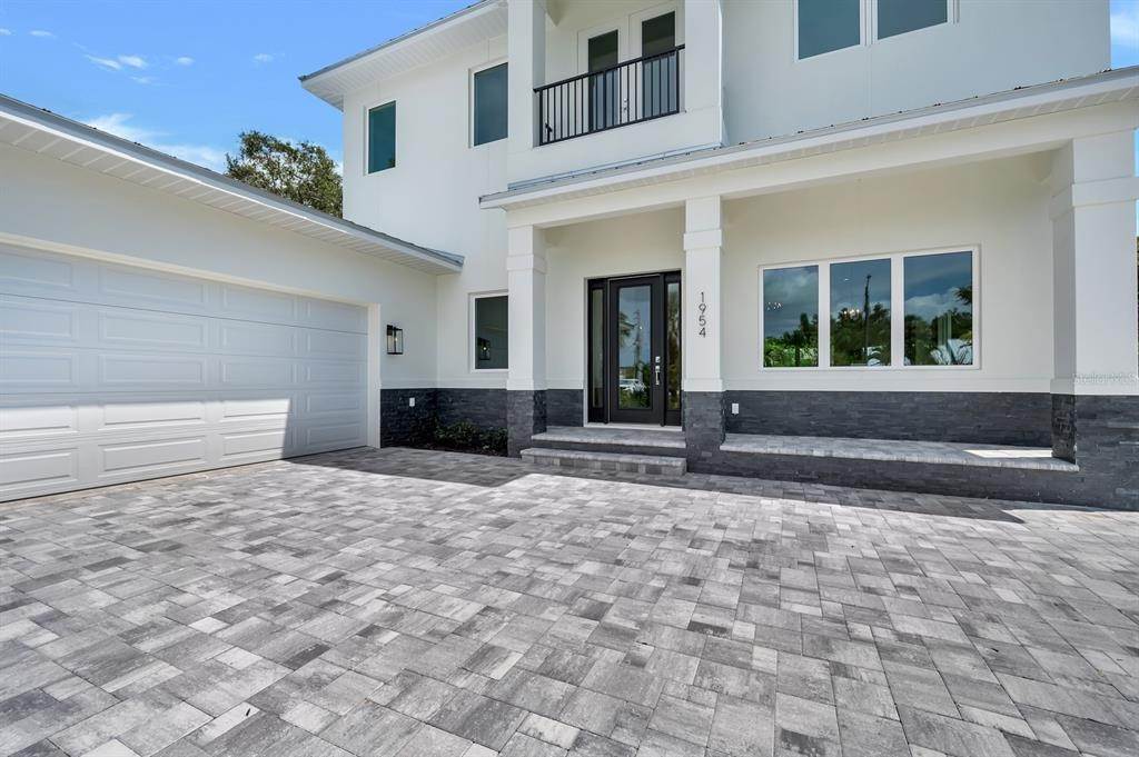 7. Single Family Homes for Sale at 1954 GOLDENROD STREET Sarasota, Florida 34239 United States