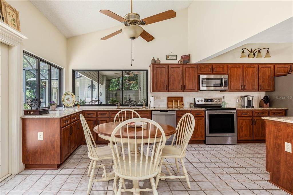 13. Single Family Homes for Sale at 1454 TREETOP DRIVE Palm Harbor, Florida 34683 United States