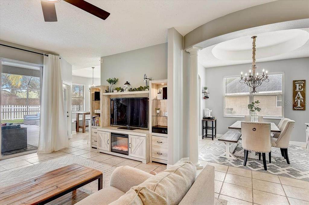 9. Single Family Homes for Sale at 2958 SWEETSPIRE CIRCLE Oviedo, Florida 32766 United States